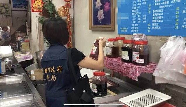 高市衛生局稽查出事的冰店。 圖：孫家銘翻攝