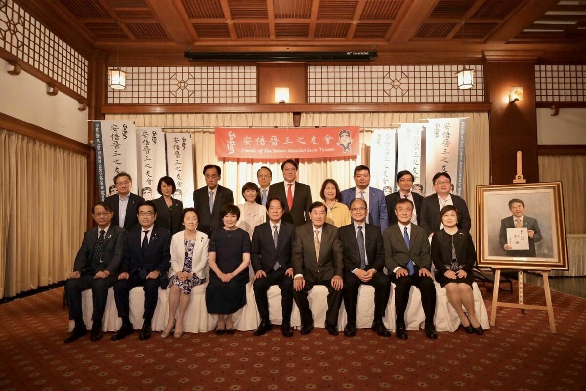 安倍昭惠在晚宴中與賴清德、游錫堃、泉裕泰、林右昌、蘇嘉全等人會晤。 圖：翻攝游錫堃臉書