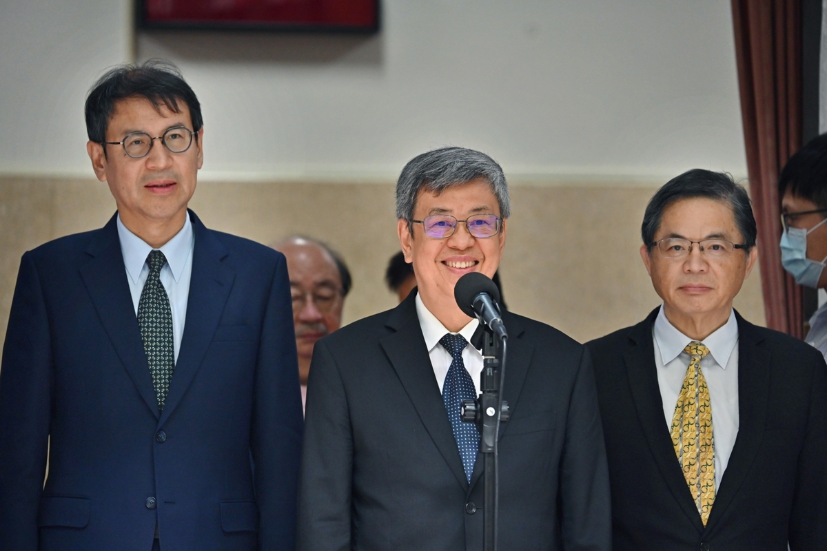 行政院長陳建仁於立法院受訪。 圖：行政院/提供