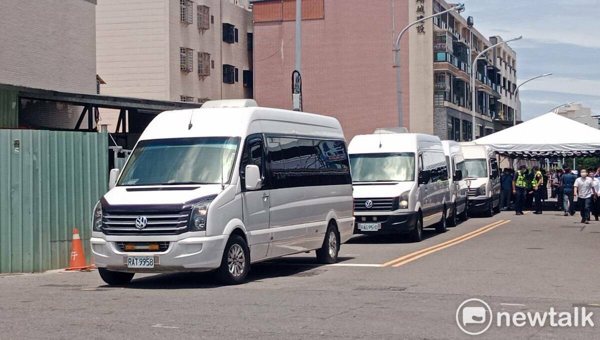 獻花典禮結束後，安倍昭惠車隊於今日（18）中午約十一點半離開。