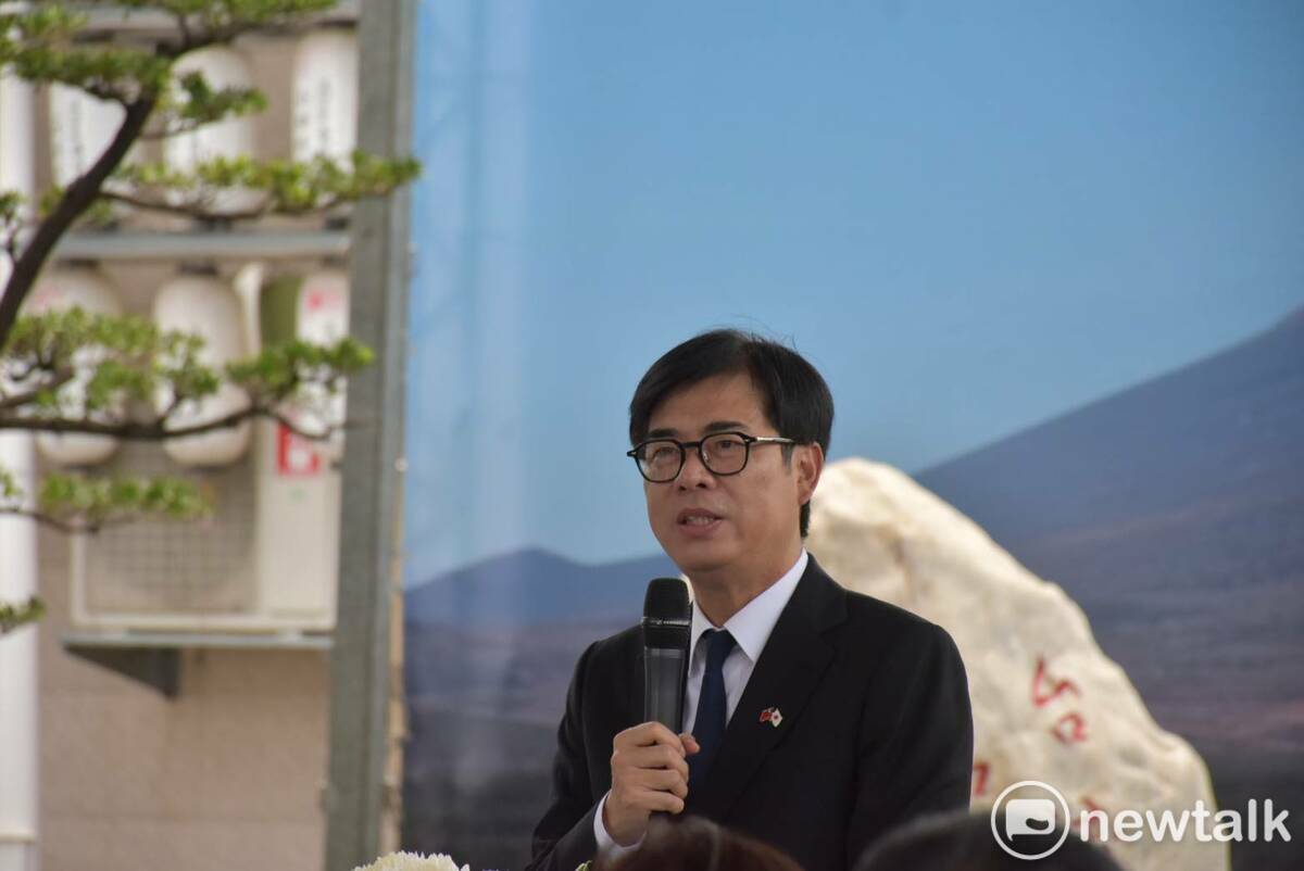 高雄市長陳其邁到場獻花致意。 圖：孫家銘攝