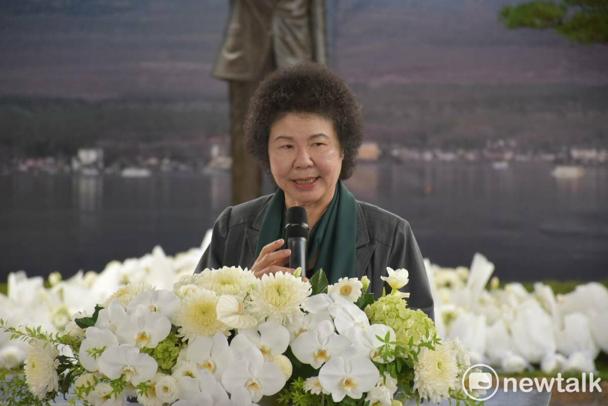 監察院長陳菊到場獻花致意。 圖：孫家銘攝