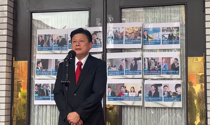國民黨立委傅崑萁今（18）日上午召開記者會，指控鏡傳媒社長裴偉與通傳會主委陳耀祥把性騷案當成武器，讓鏡電視上架。 圖：翻攝自傅崑萁臉書
