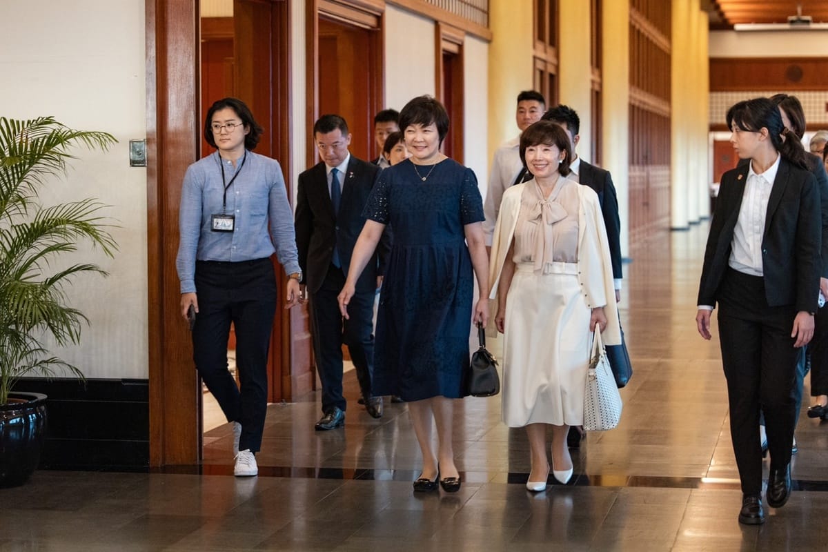 日本前首相安倍晉三的夫人安倍昭惠17日抵台訪問，圖為17日晚間她（中間）出席圓山飯店歡迎餐宴 圖：總統府提供