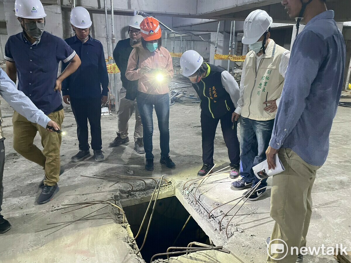 因應登革熱疫情蔓延擴散及近日陣雨不斷，台南市工務局為強化工地病媒蚊孳生源消弭，上周積極針對本土登革熱疫情熱區範圍內大型建築工地嚴加查察，在仁德區及東區工地現場查獲多處積水、陽性容器以及孑孓，已要求工地負責人立即改善。 圖：台南市政府提供