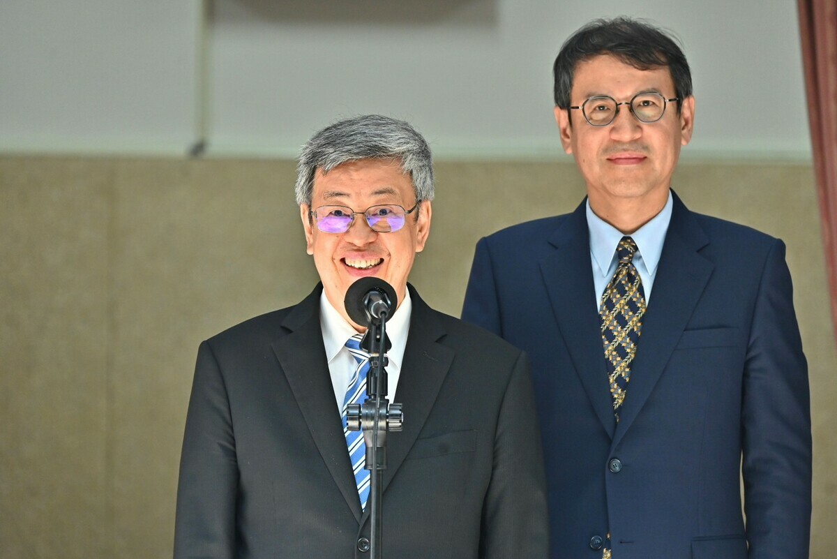 行政院長陳建仁於立法院受訪。 圖：行政院/提供