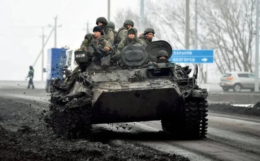烏克蘭正規軍比例在戰役中逐漸減少，取而代之的是來自其他國家的雇傭兵。圖為外國雇傭兵。 圖：翻攝自三拾六度七