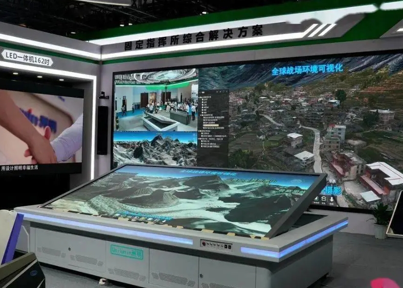 馮旸赫帶領團隊研發出的作戰輔助決策 AI「戰顱二號」就是一種高度智能化的指揮控制平台，系統具備強大的情報信息分析處理能力，可以像指揮人員一樣根據戰場態勢的變化全面分析戰爭的走向，並準確高效地下達作戰命令。 圖：翻攝自騰訊網