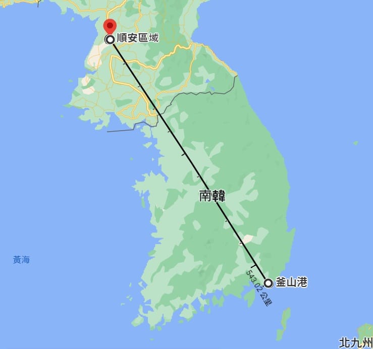 北韓19日發射2枚短程彈道導彈(SRBM)，飛行約550公里後落入日本海。而「恰巧」自發射地順安至潛艦停靠的釜山直線距離543公里，恐怕並非巧合。 圖：翻攝Google Map