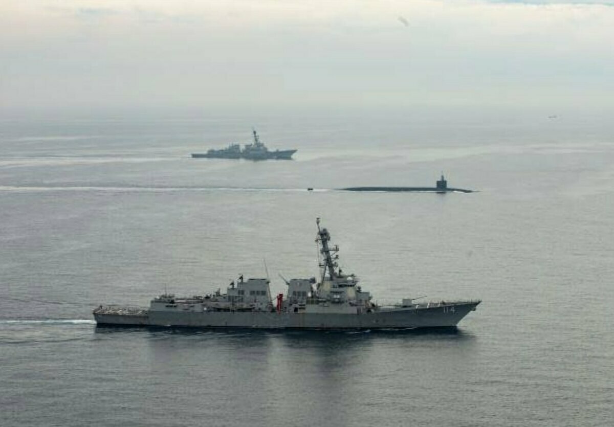 美軍戰略核潛艦「肯塔基號(SSBN-737)」18日駛入南韓釜山。 圖：翻攝美軍推特