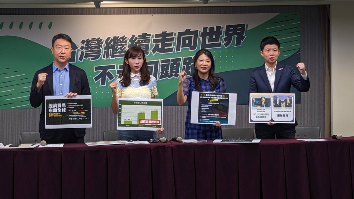 賴清德競辦發言人陳世凱、台北市立委參選人許淑華、民進黨發言人林楚茵、及苗博雅20日召開「台灣繼續走向世界，不走回頭路」記者會 圖：民進黨提供