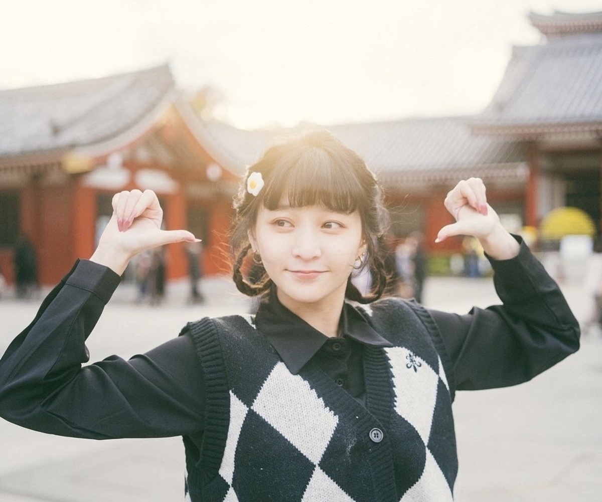 本本曬出國中時的黑歷史照。 圖：江佑真-本本️️️️️IG