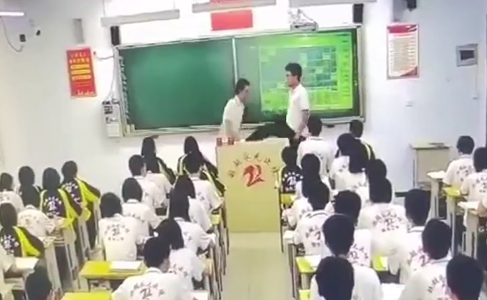 河北省衡水二中傳出老師嚴重體罰學生。 圖：翻攝自李老師不是你老師推特