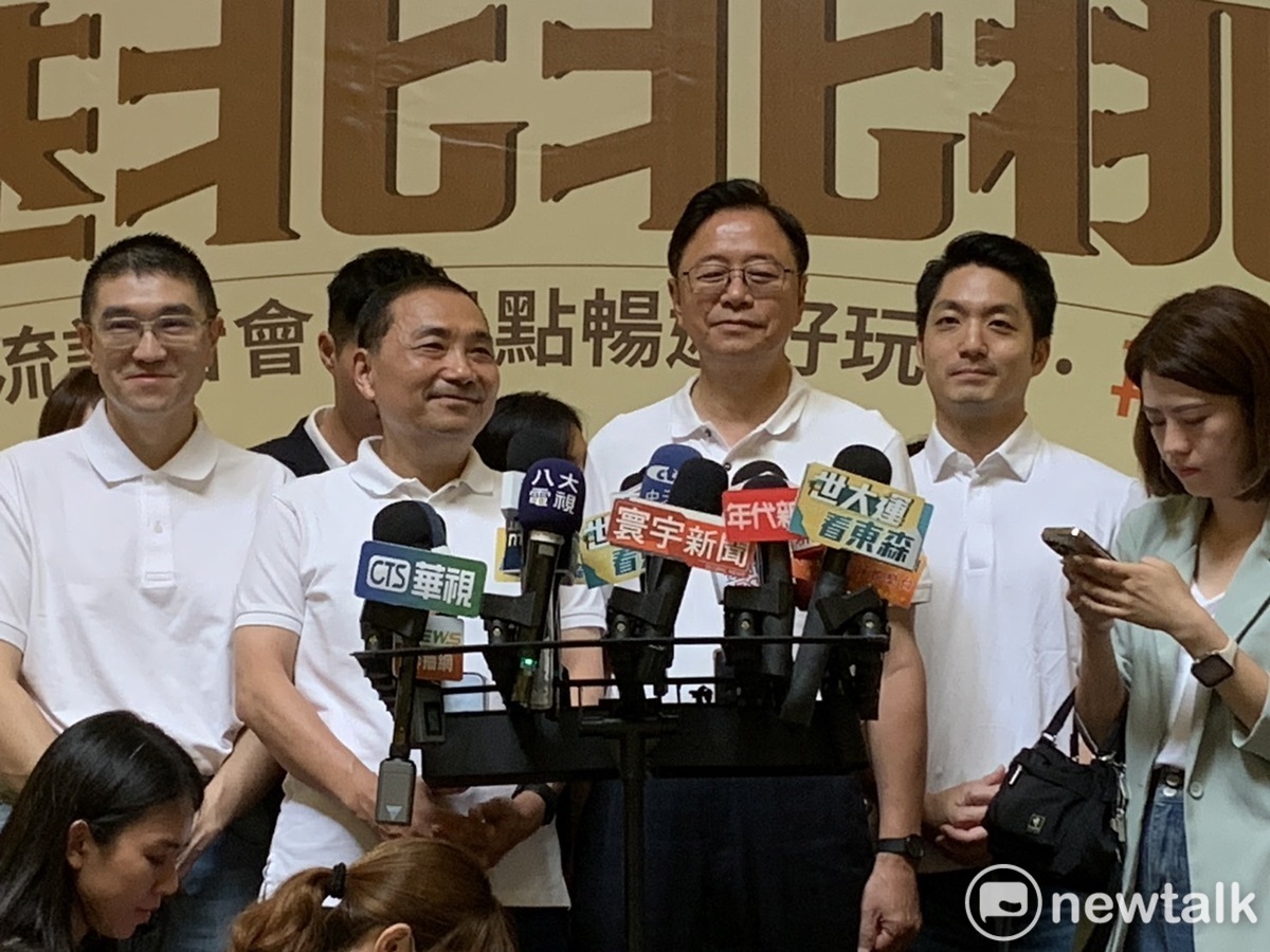 侯友宜表示，非常高興能與韓國瑜並肩作戰。 圖：林昀真/攝