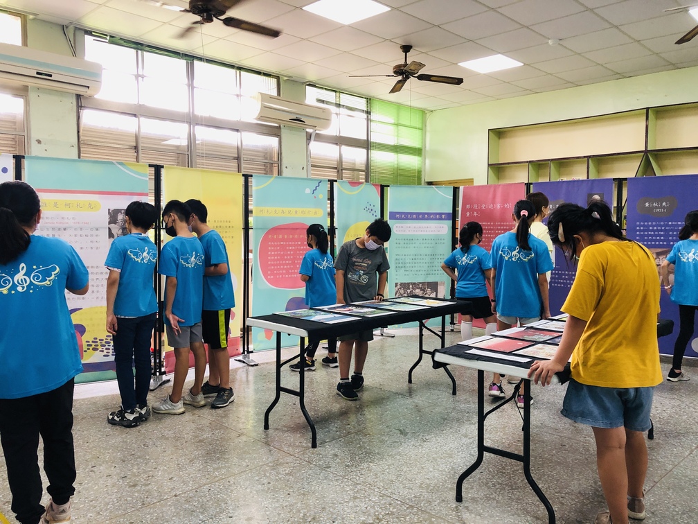 台南市新民國小展出「我是兒童　我有權利：兒童權利公約30週年主題特展」行動展。 圖：國家人權博物館提供