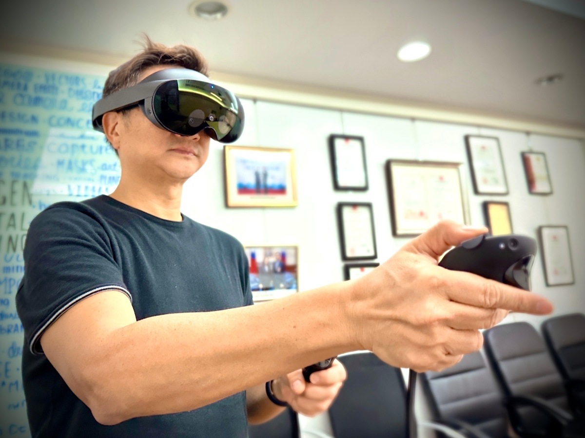 今年6月全球Meta AR Summit大會邀請百位開發者參加，其中大中華區僅啟雲科技產品長鍾瑞君和技術總監尹鉦文2位受邀。 圖：啟雲科技/提供