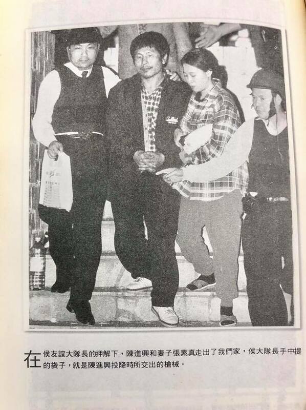 國民黨立委游毓蘭貼出南非武官卓懋祺寫的書，並把有關侯友宜「勇敢的大隊長」那幾頁掃描，貼在臉書上以昭公信。 圖：翻攝自游毓蘭臉書