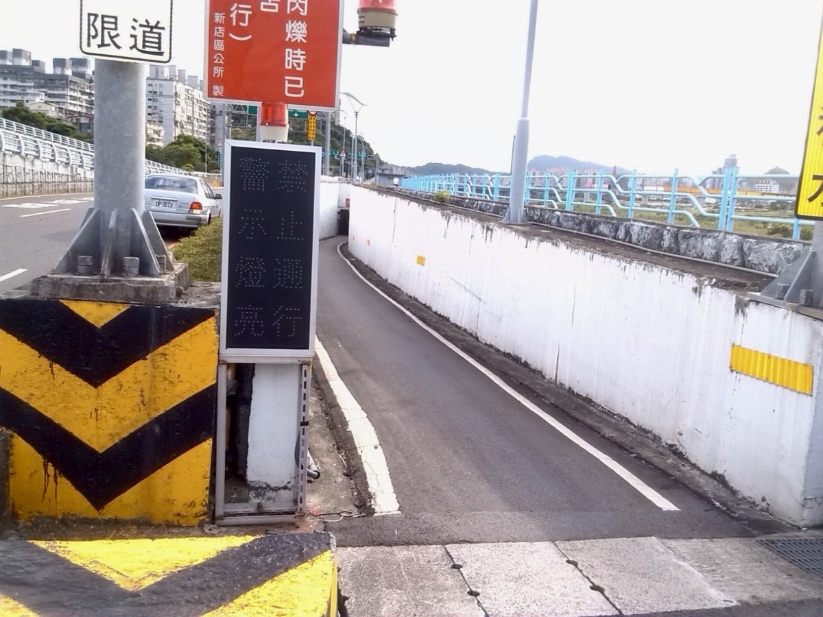 橫跨新店溪的中安大橋是連接新店與中和的重要幹道。 圖：新北市政府工務局/提供