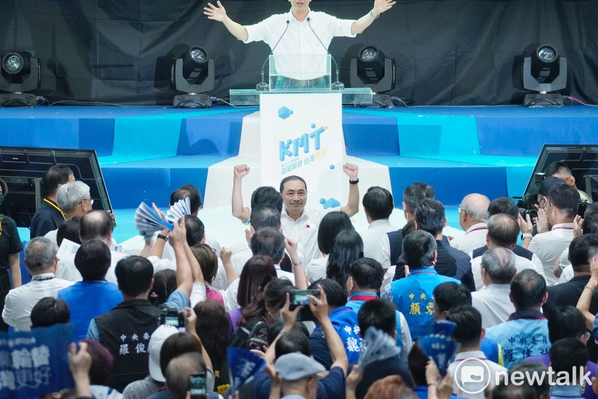 國民黨全代會現場鼓掌，通過侯友宜徵召案。 圖：張良一/攝