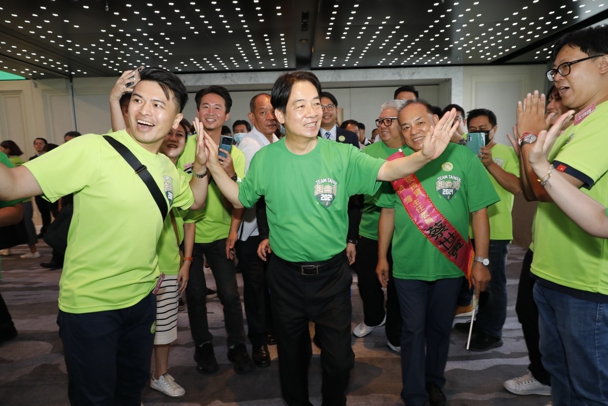 賴清德進場時現場支持者夾道歡迎。 圖：賴清德競選辧公室提供