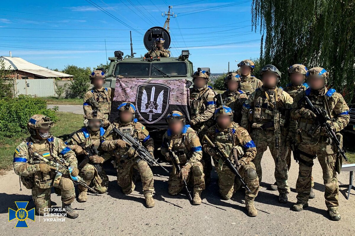 烏克蘭軍隊向東南部發起反攻。美媒援引西方官員說法，稱烏軍自知未有足夠裝備擊敗俄軍，希冀憑藉勇氣及聰明才智於該戰線取勝，但「他們沒有」。 圖：擷取自推特@sentdefender