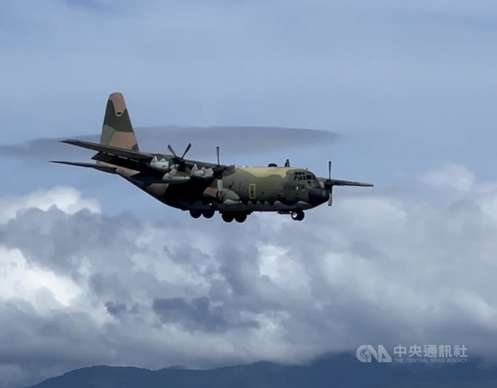 漢光演習首日，24日上午空軍台東志航基地共有3架C130運輸機由屏東飛抵台東。 圖：中央社