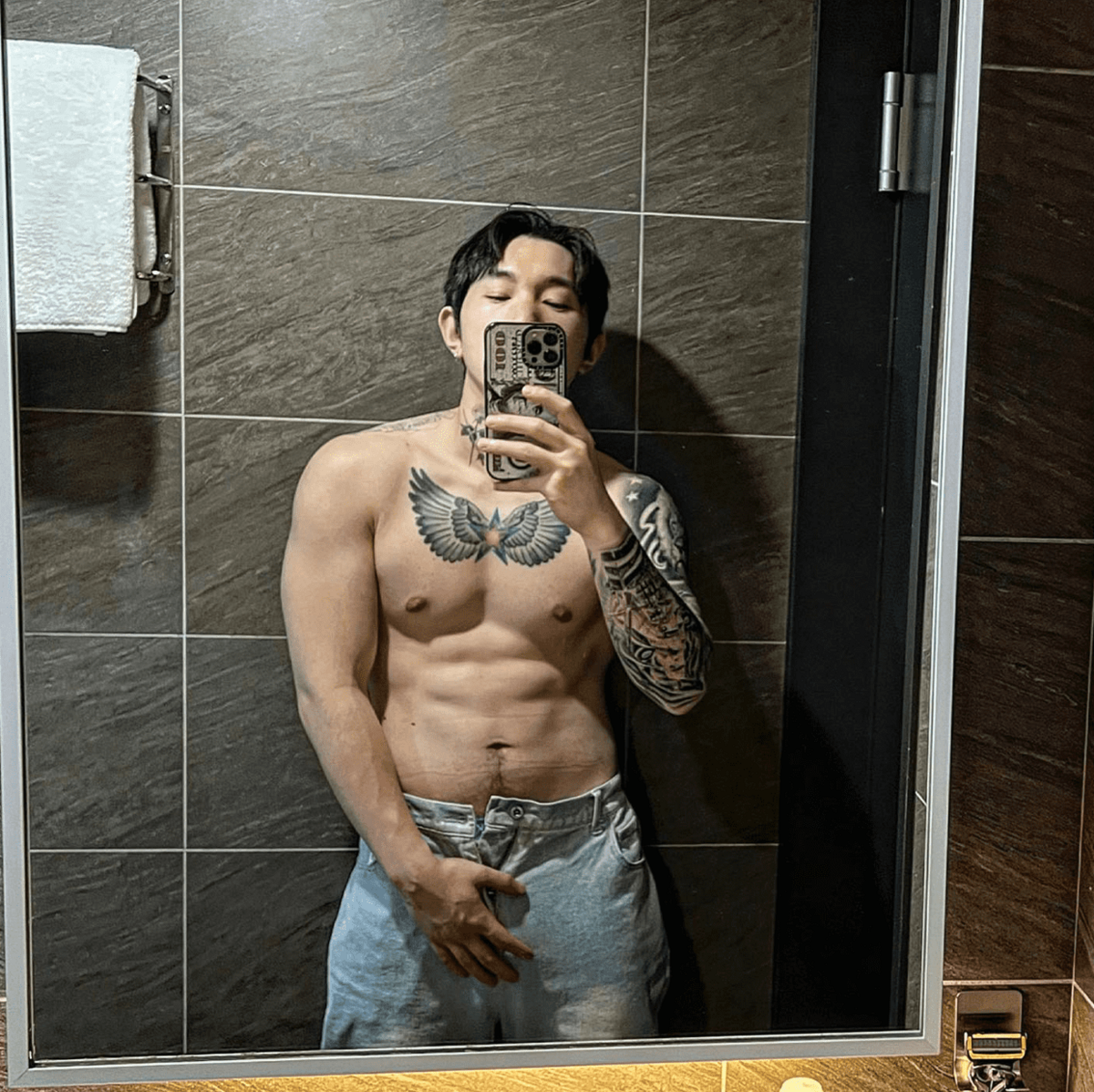 拳擊YouTuber「尼克星」近日約戰其中一位不露臉網紅「叉雞」，而對方也應戰了。 圖：翻攝自IG＠nickpan129