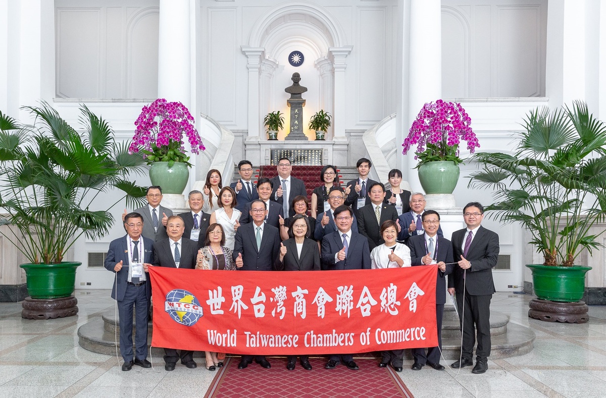 總統蔡英文24日上午接見「世界台灣商會聯合總會第29屆回國訪問暨投資考察團」 圖：總統府提供