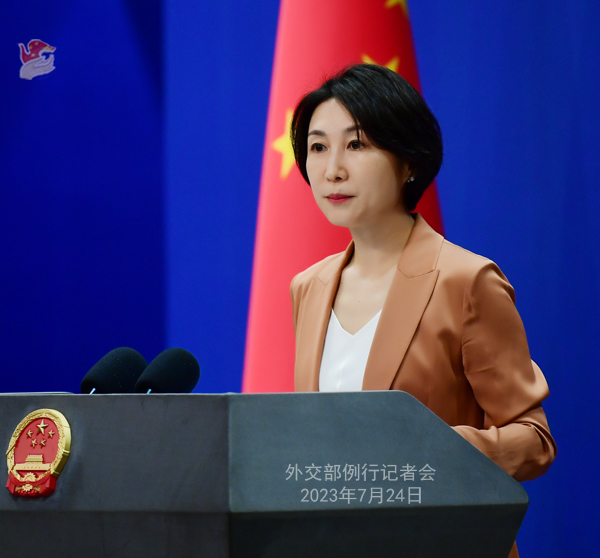 中國外交部發言人毛寧今（25）日在記者會上回應日本防衛副大臣井野俊郎的言論。 圖：翻攝自中國外交部