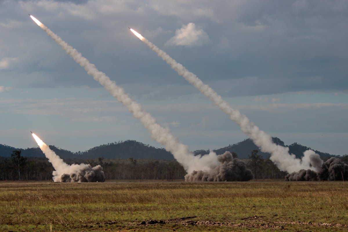 「海馬斯」(HIMARS)火箭砲火力展示。 圖：翻攝@Deutsches_Heer推特（資料照）。