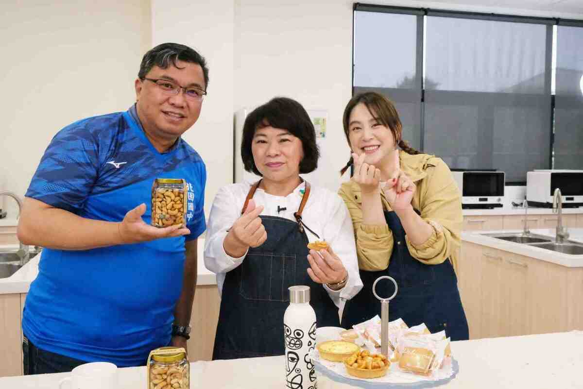 嘉義市政府教育處長林立生（左）是市長黃敏惠重要的左右手。 圖：林立生/提供