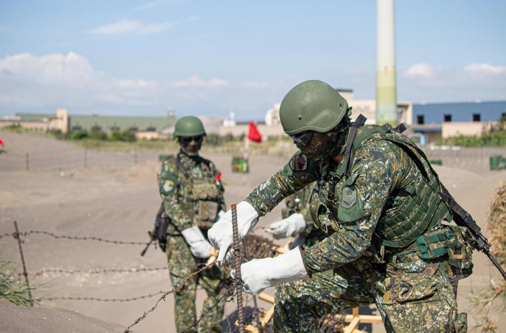 「漢光39號」演習實兵演練中，國軍第五作戰區執行「阻絕設置」演練。 圖：取自軍聞社網站。
