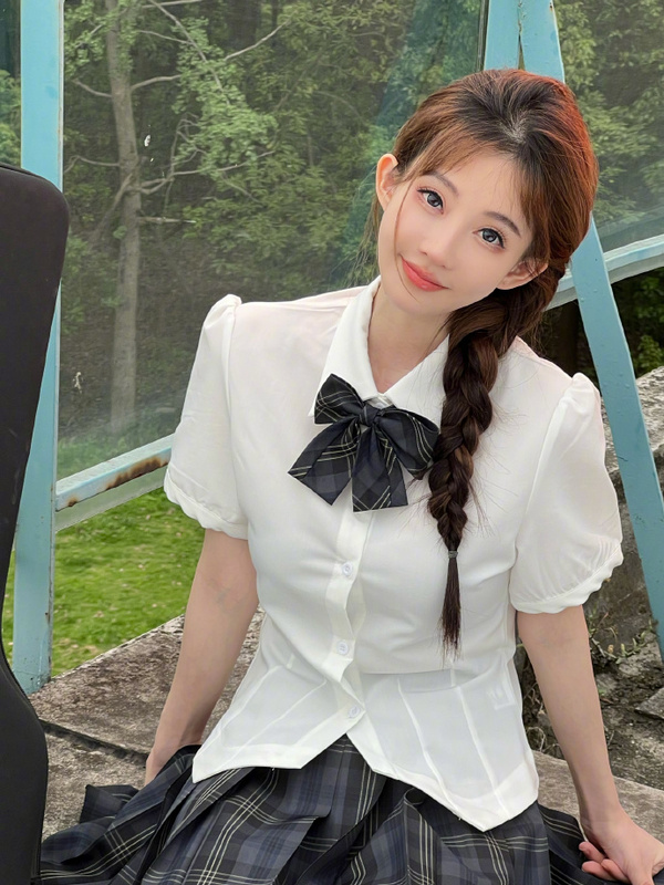 大陸第一網紅「馮提莫」因外型甜美、歌聲好，在直播圈累積超高人氣。 圖：翻攝自馮提莫微博