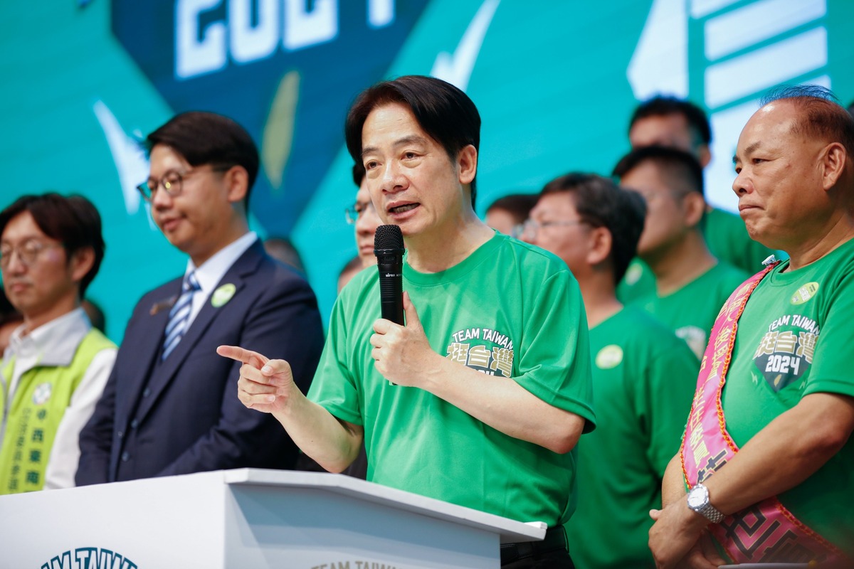 賴清德在全國青商人信賴台灣後援會成立大會致詞。 圖：取自賴清德臉書。