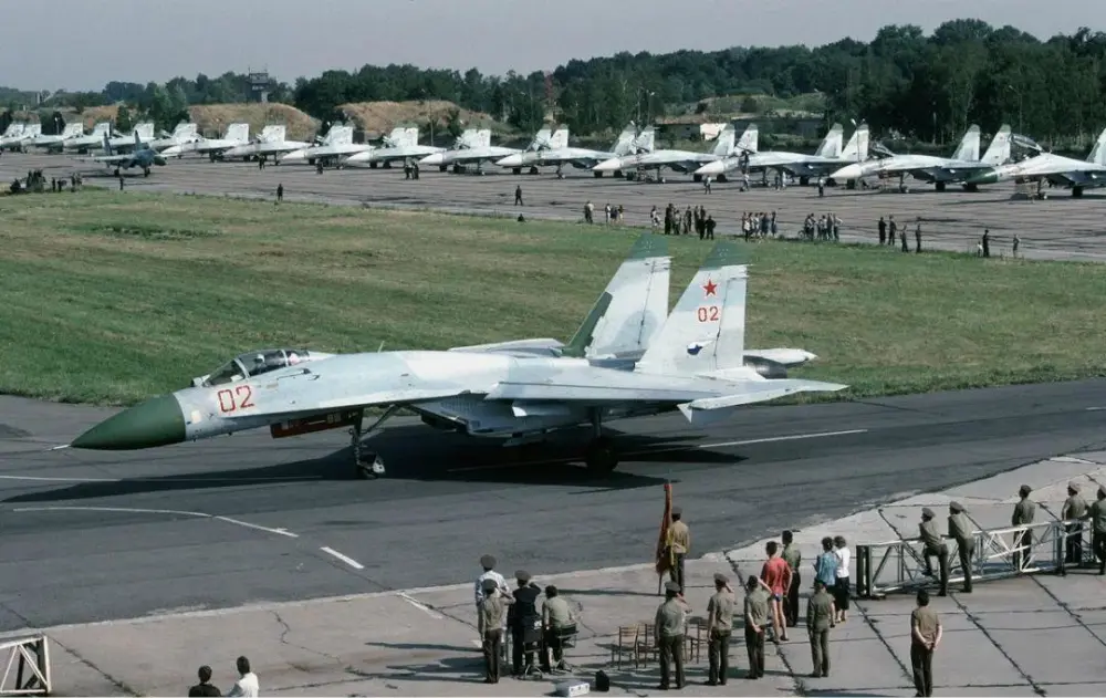 2015 年「鷹擊-2015」聯合軍演中，泰軍的 JAS-39C 「鷹獅」戰鬥機，擊敗了中軍蘇-27SK 型戰鬥機。圖為蘇-27S 戰鬥機。 圖：翻攝自軍武次位面