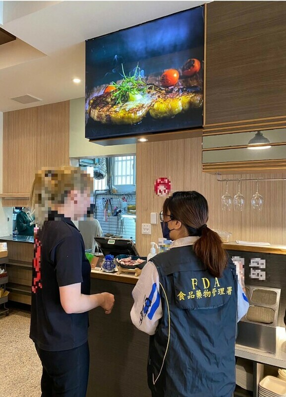 食藥署今公布「鐵板燒暨排餐餐飲業者稽查專案」，發現有14家鐵板燒和排餐店在標示產品不實，將圓鱈、扁鱈等標示為「鱈魚」。 圖：食藥署／提供