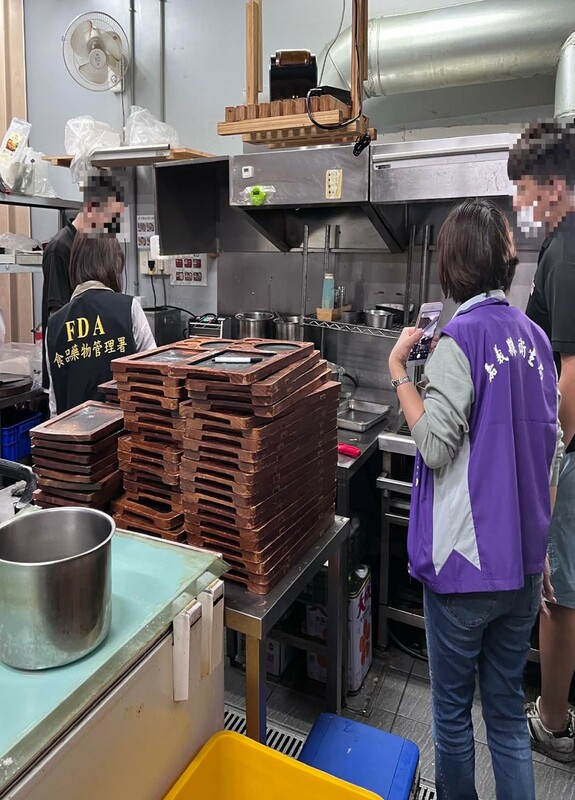 食藥署今公布「鐵板燒暨排餐餐飲業者稽查專案」，發現有14家鐵板燒和排餐店在標示產品不實，將圓鱈、扁鱈等標示為「鱈魚」。 圖：食藥署／提供
