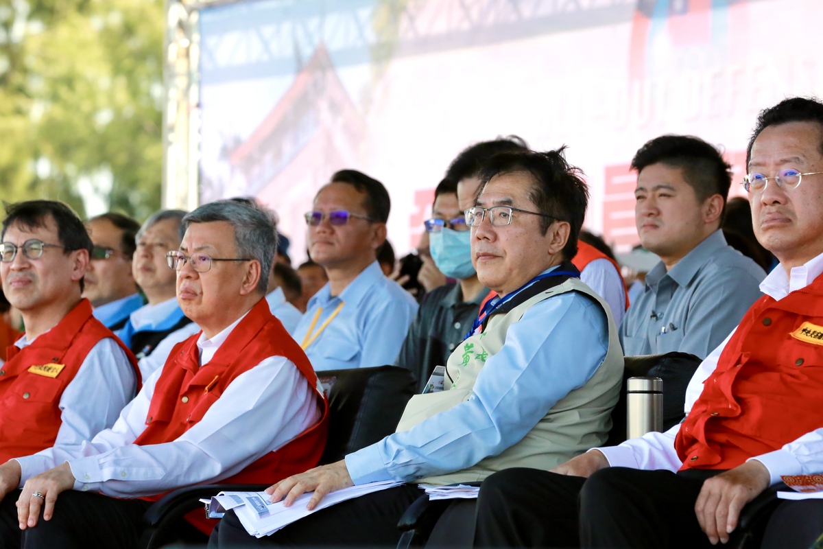 台南市同步辦理漢光39號、民安9號及萬安46號三大演習，行政院長陳建仁在台南市長黃偉哲陪同下瞭解各項演練內容。 圖：台南市政府提供