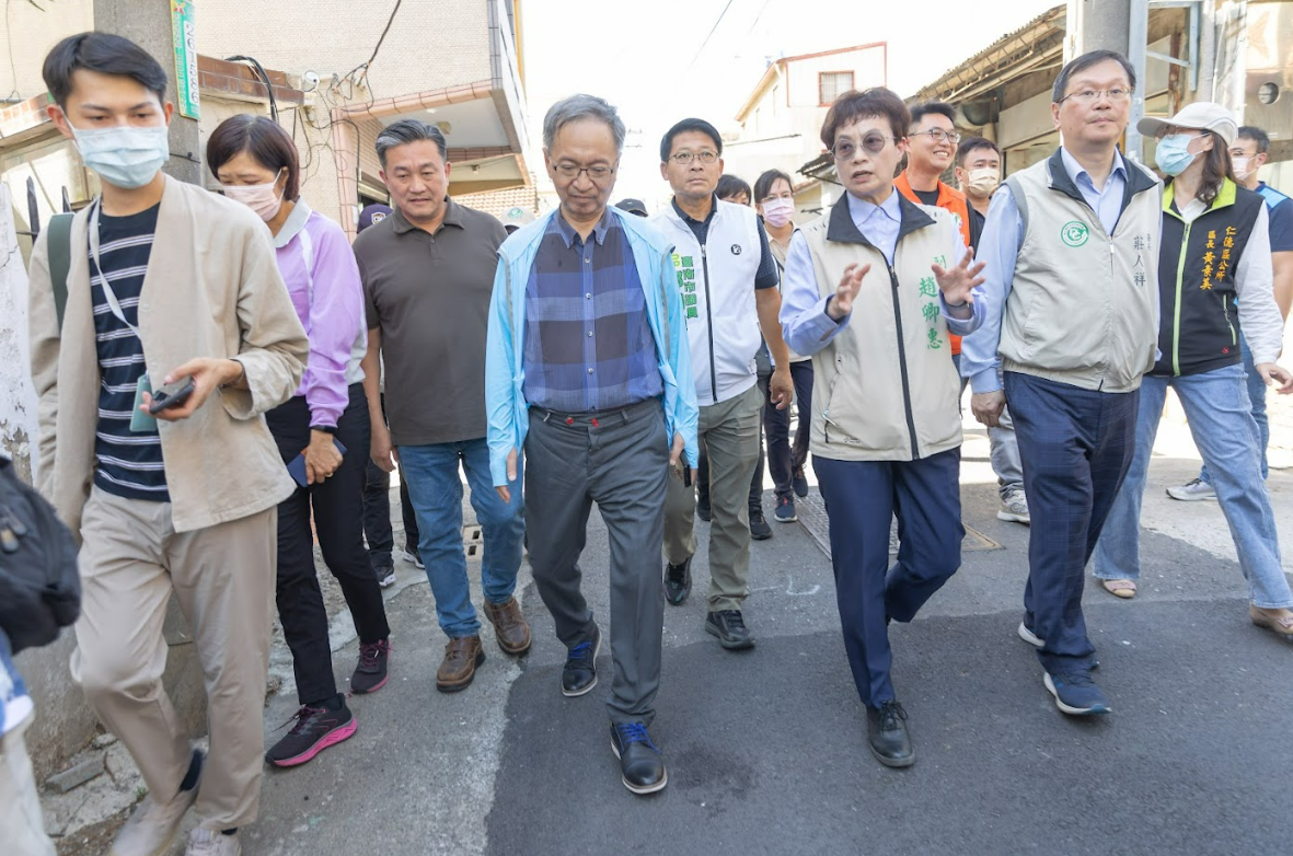 薛瑞元與莊人祥前往雲林、台南視察登革熱防疫情況。 圖：疾管署／提供