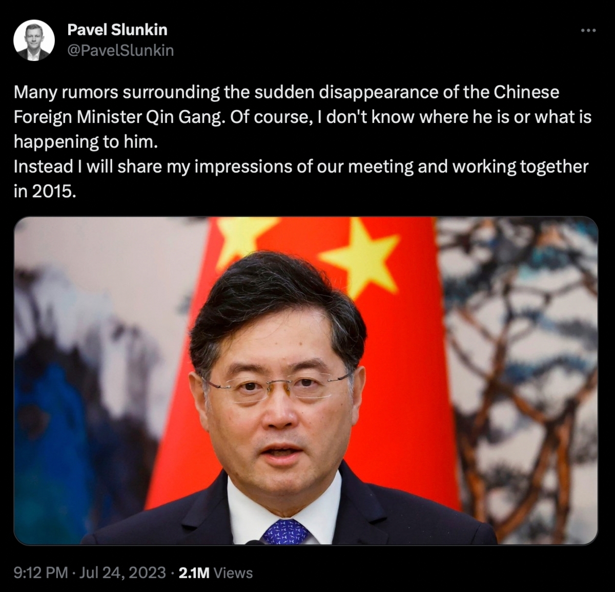 而白俄前外交官斯隆金（Pavel Slunkin）24 日於推特上爆料了與秦剛共事的過往，則間接揭露了中共內部的鬥爭局面。 圖：擷取自推特@PavelSlunkin