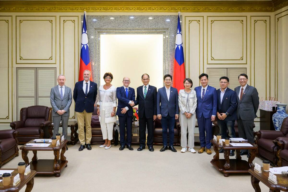 立法院長游錫堃接見法國參議院外交暨國防委員會副主席葛托蘭一行。 圖：游錫堃辦公室/提供