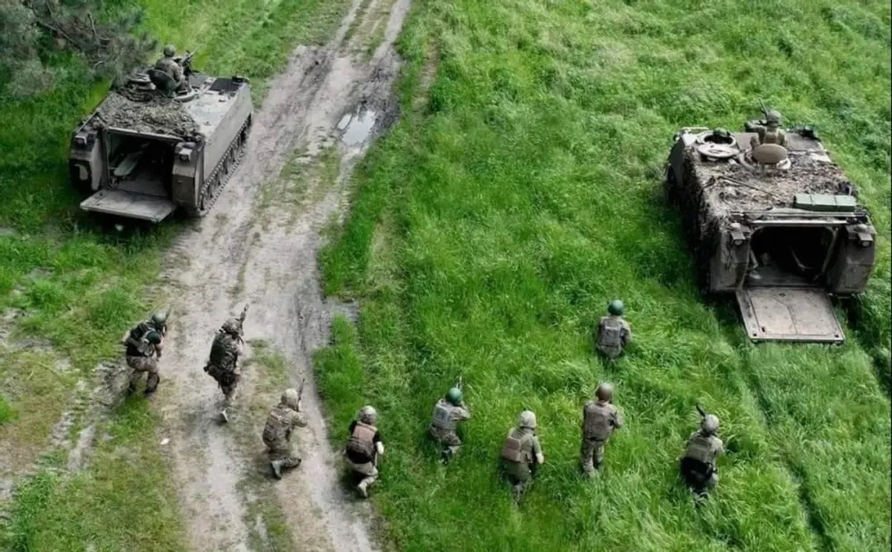 烏軍在巴赫穆特南部以「血肉衝鋒」戰術，成功收復遭俄軍控制的克利斯奇夫卡村。 圖：翻攝自騰訊網／秦蓁