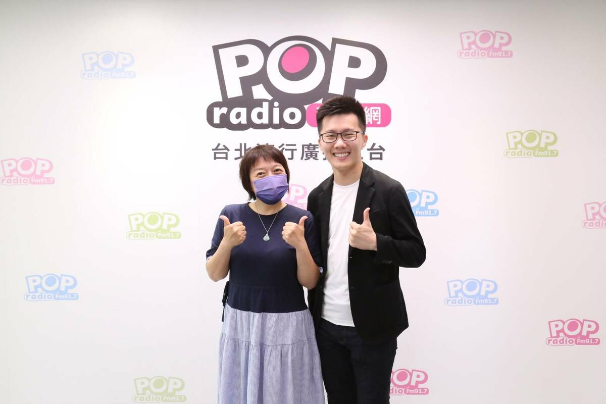 國民黨發言人蕭敬嚴接受《POP搶先爆》主持人邱明玉專訪。 圖：《POP搶先爆》/提供