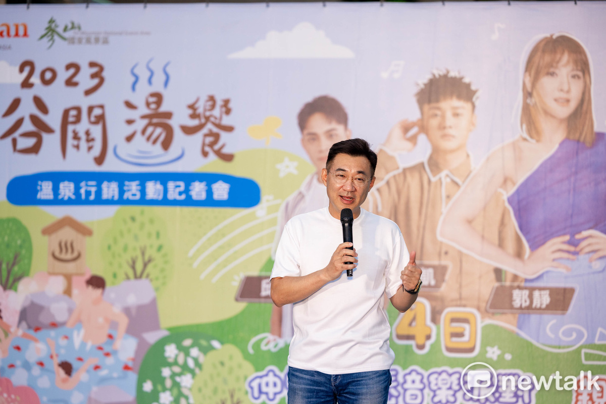 江啟臣邀大家來和平區吃水蜜桃、喝梨山茶，玩樂就交給參山處。 唐復年/攝