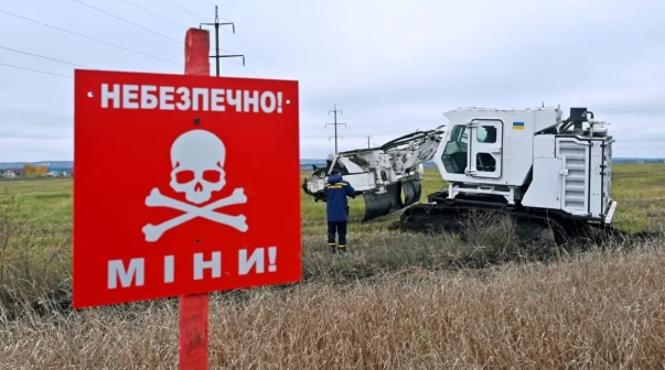 俄軍在烏軍反攻的路徑上佈下大量地雷，造成烏軍重大傷亡。 圖 : 翻攝自騰訊網
