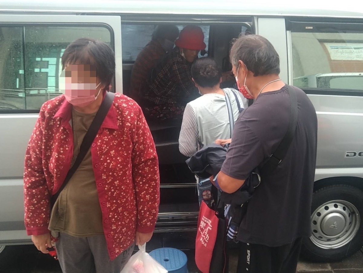 原鄉民眾自行撤離至安全場所。 圖：高雄市原民會提供（資料照片）