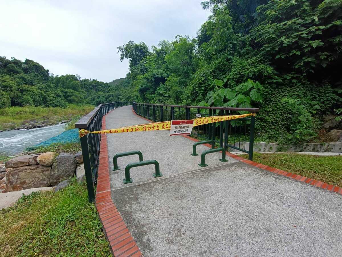 南投縣的日月潭也因應颱風來襲，針對13條步道實施預警性封閉，提醒民眾勿再前往。 圖：翻攝自日月潭國家風景區管理處臉書