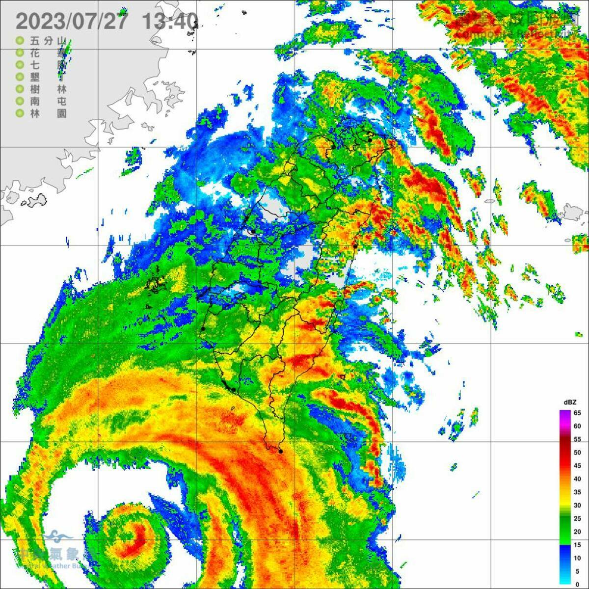 杜蘇芮暴風圈正逐漸靠近西南邊，預計越晚雨勢越大。 圖：取自台灣颱風論壇臉書