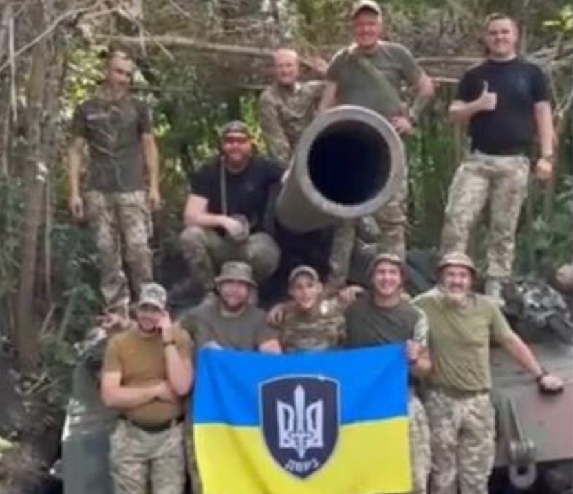 進行反攻的烏軍火砲部隊。 圖 : 翻攝自推特