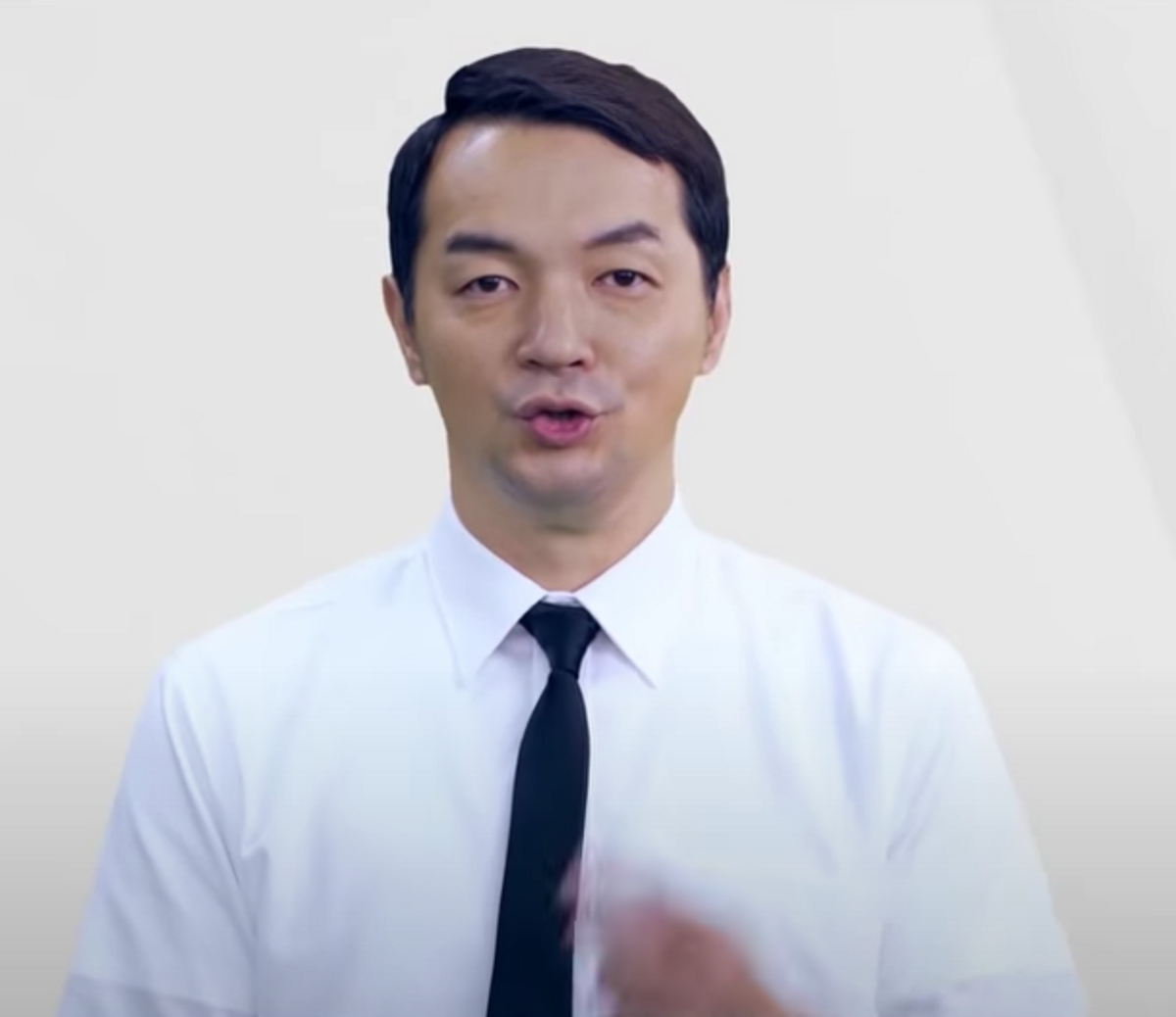 邱彥翔3月時爆出酒醉持鐵棍，砸毀路邊超跑的事件。 圖：翻攝自全聯YT頻道